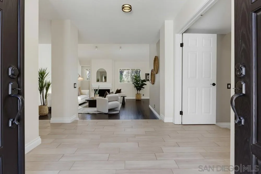 15311 Crestview Poway, CA 92064