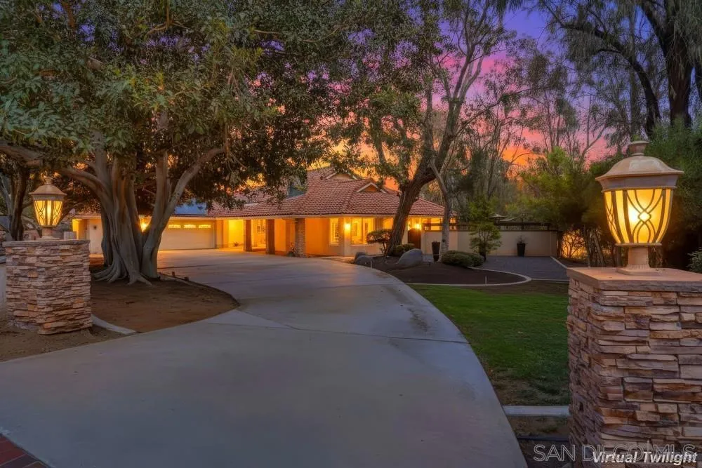 15311 Crestview Poway, CA 92064