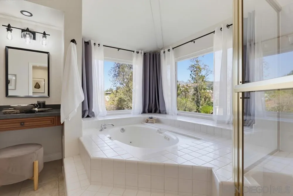 15311 Crestview Poway, CA 92064