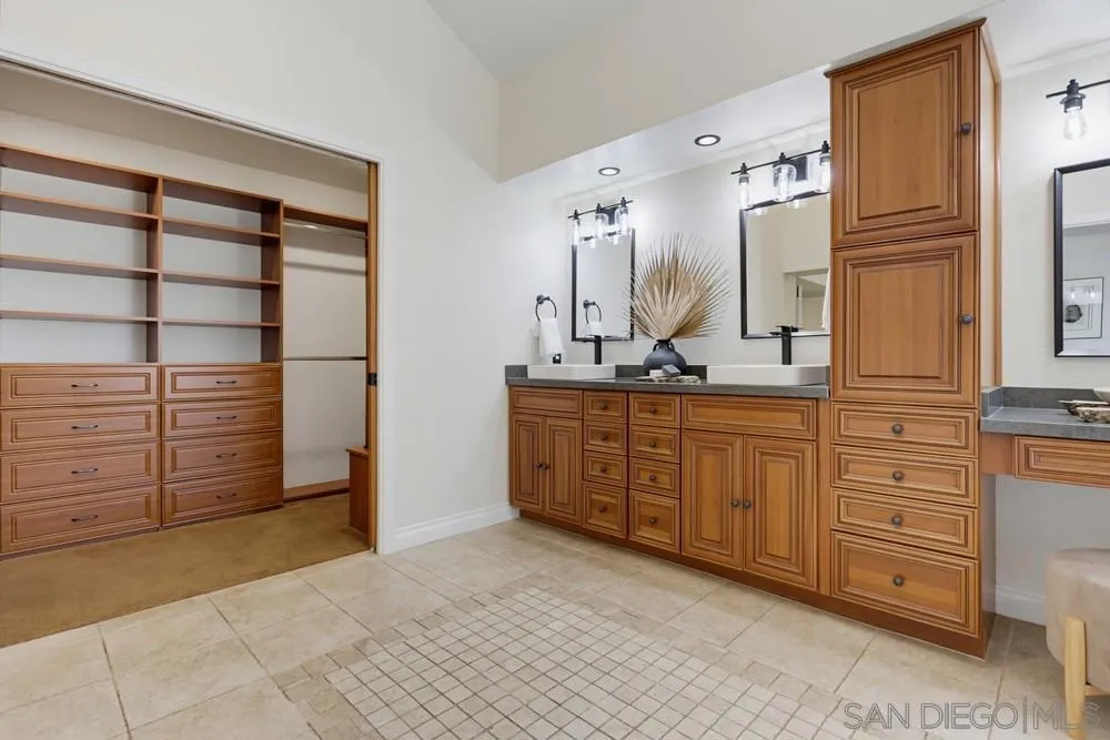 15311 Crestview Poway, CA 92064