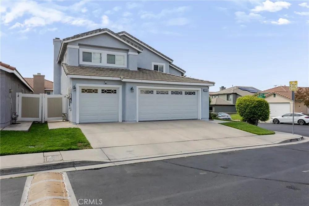 10166 Shale Mentone, CA 92359