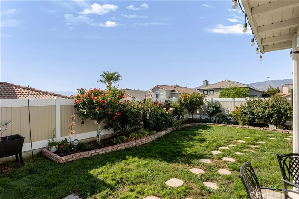 10166 Shale Mentone, CA 92359