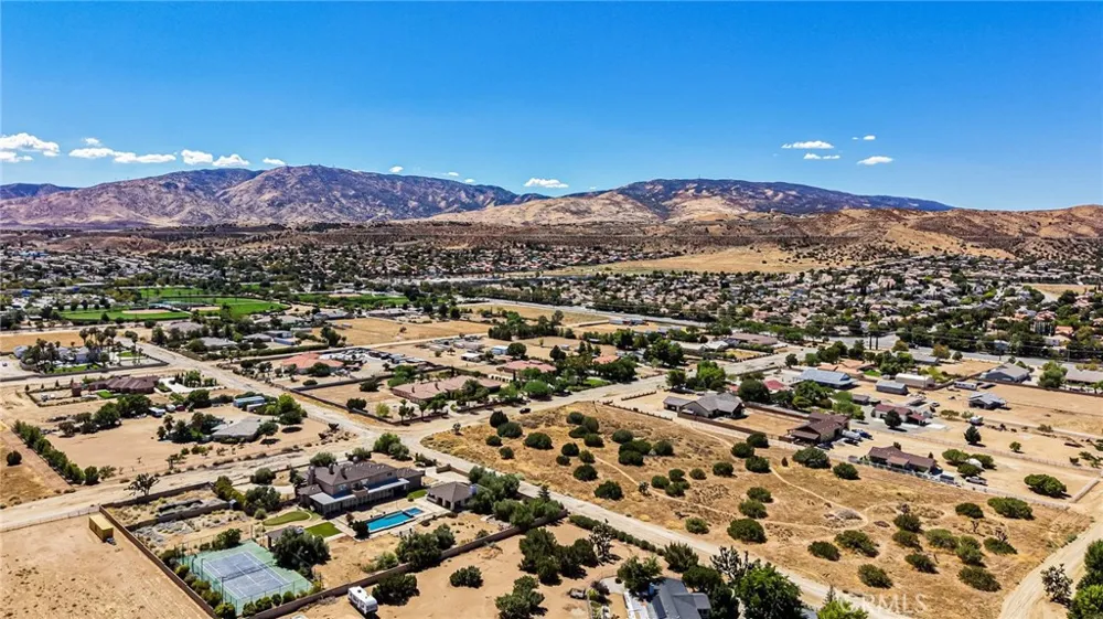 2701 W O-8 AVENUE Palmdale, CA 93551