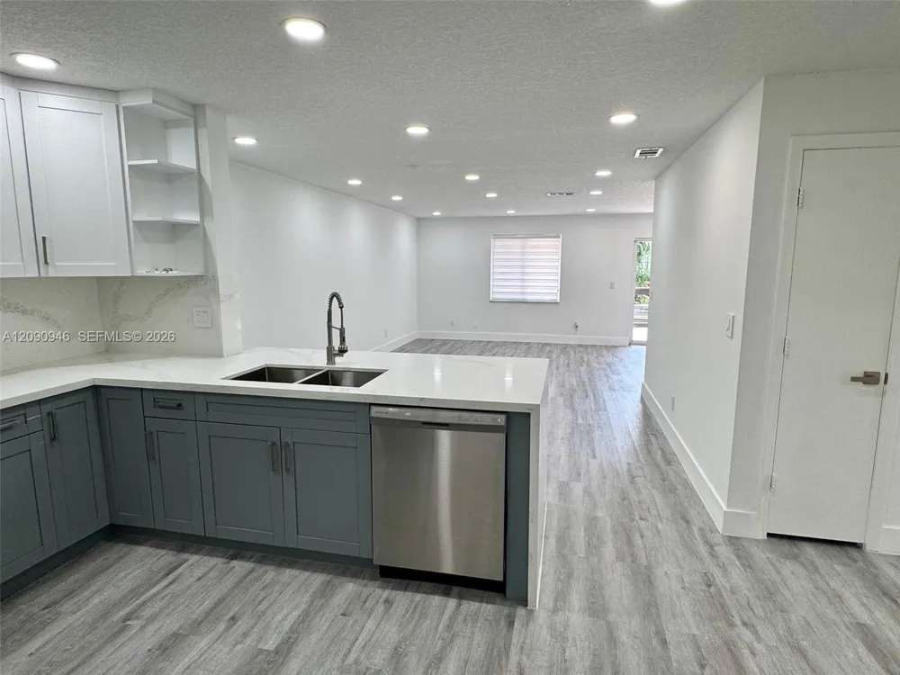 3665 NW 17th Way #3667 Oakland Park, FL 33309