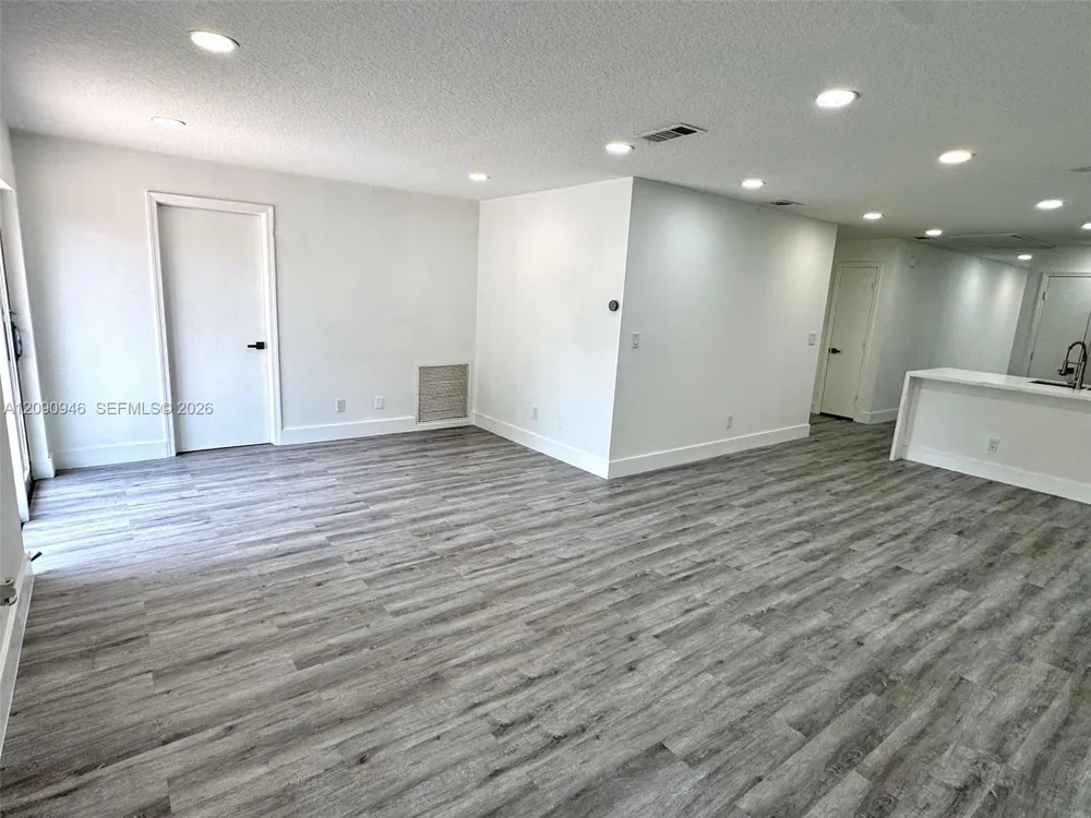 3665 NW 17th Way #3667 Oakland Park, FL 33309
