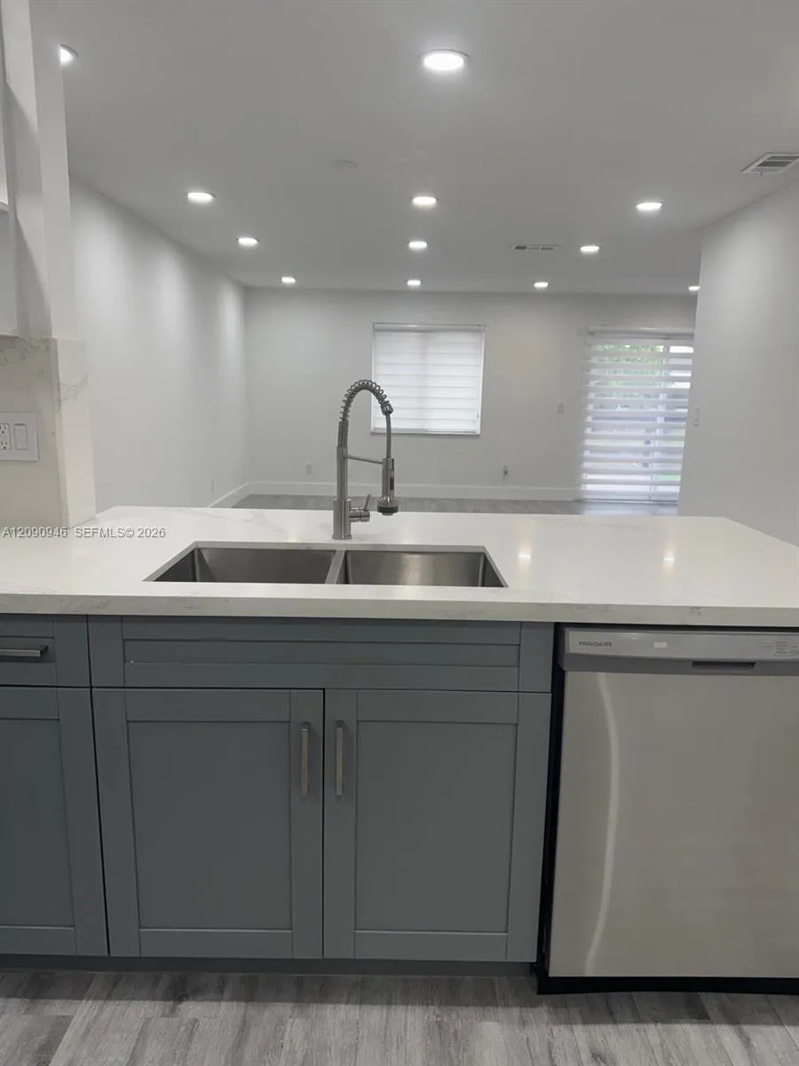 3665 NW 17th Way #3667 Oakland Park, FL 33309