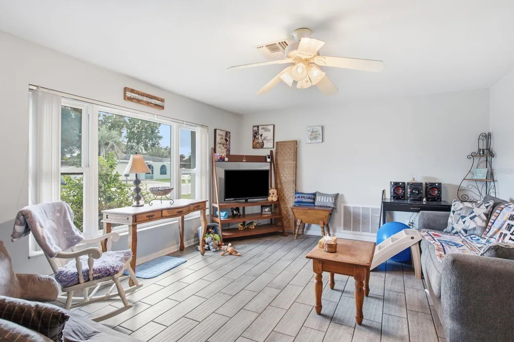 1806 DRIFTWOOD CIRCLE S Oldsmar, FL 34677