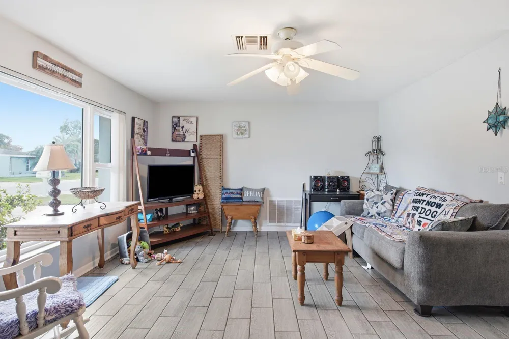 1806 DRIFTWOOD CIRCLE S Oldsmar, FL 34677