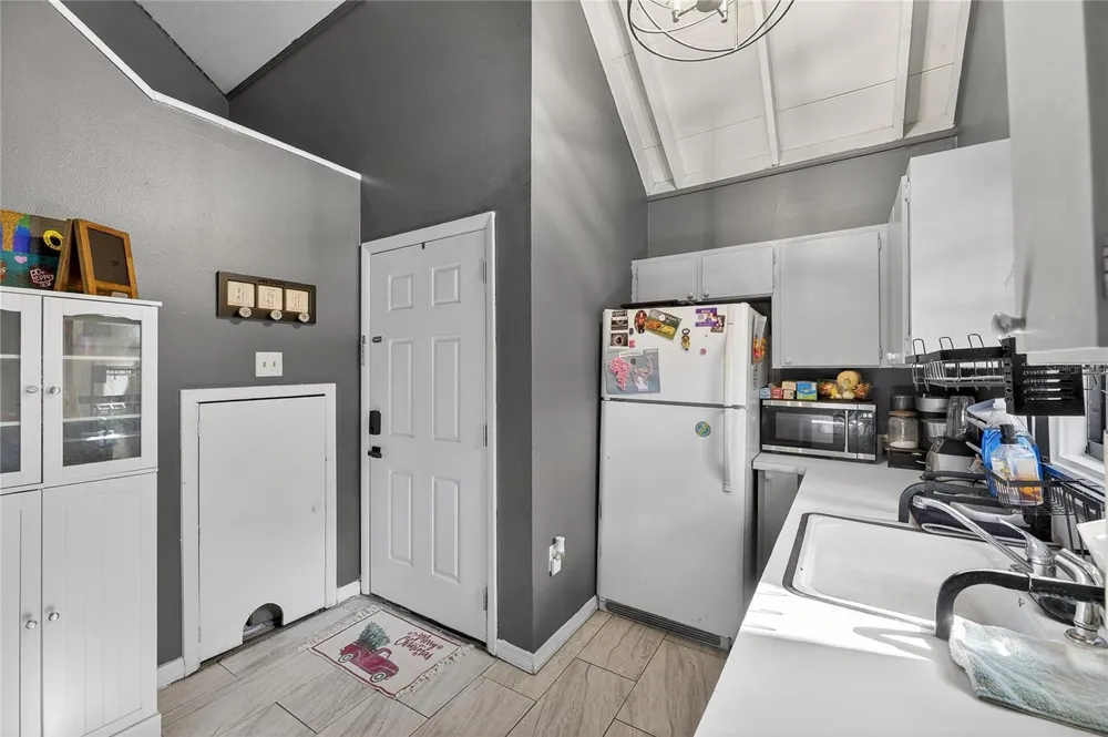 5601 ASHLEY OAKS DRIVE #6 Tampa, FL 33617