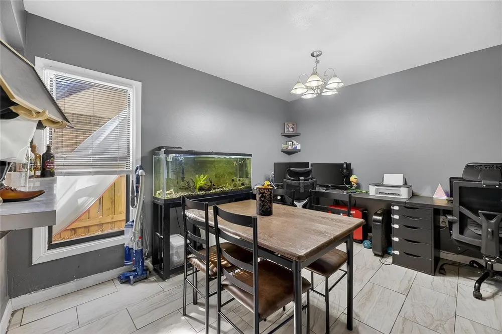 5601 ASHLEY OAKS DRIVE #6 Tampa, FL 33617