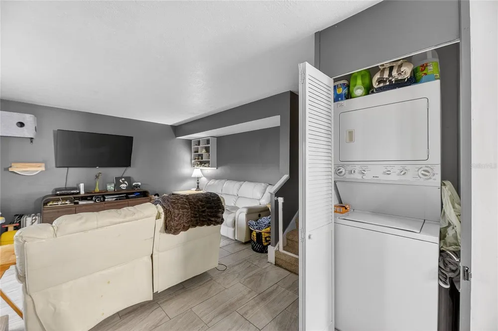 5601 ASHLEY OAKS DRIVE #6 Tampa, FL 33617