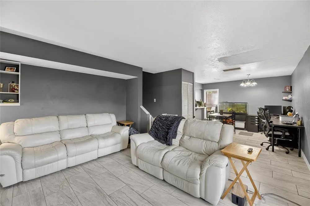 5601 ASHLEY OAKS DRIVE #6 Tampa, FL 33617