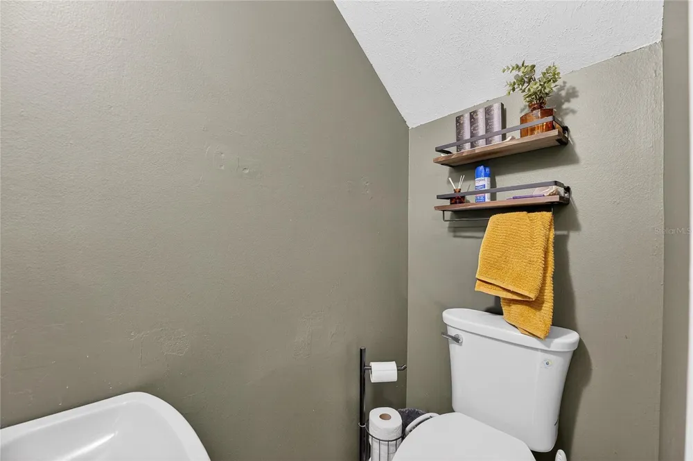 5601 ASHLEY OAKS DRIVE #6 Tampa, FL 33617