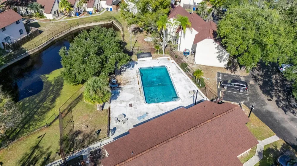 5601 ASHLEY OAKS DRIVE #6 Tampa, FL 33617