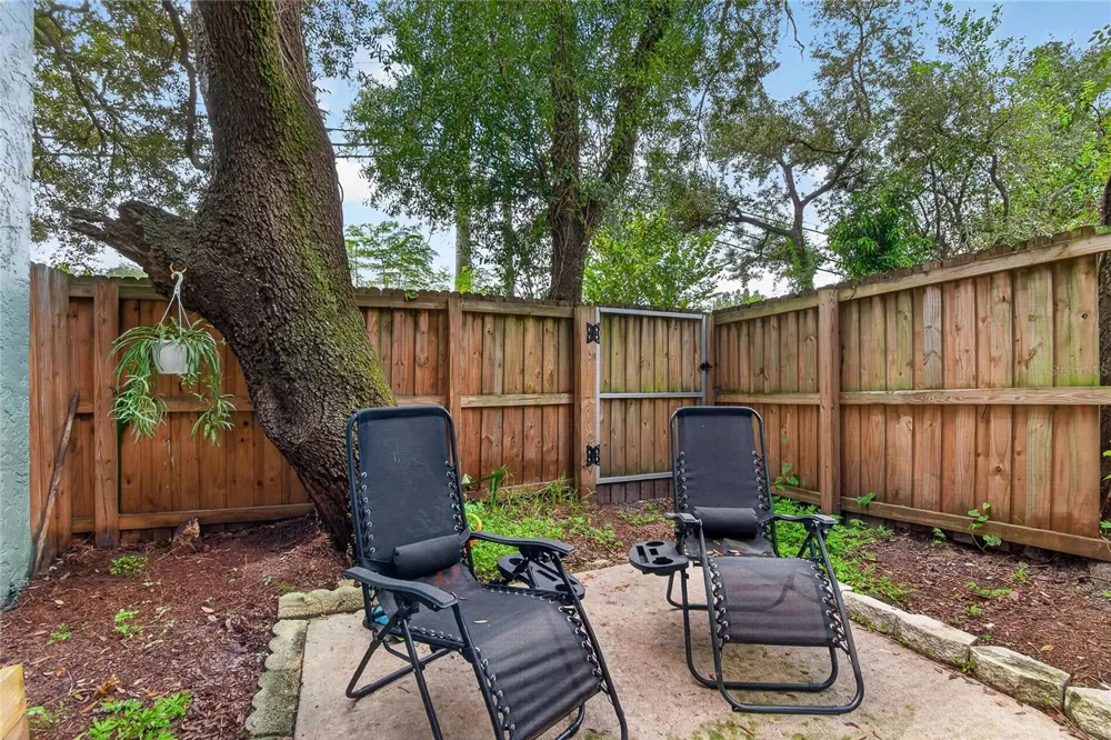 5601 ASHLEY OAKS DRIVE #6 Tampa, FL 33617