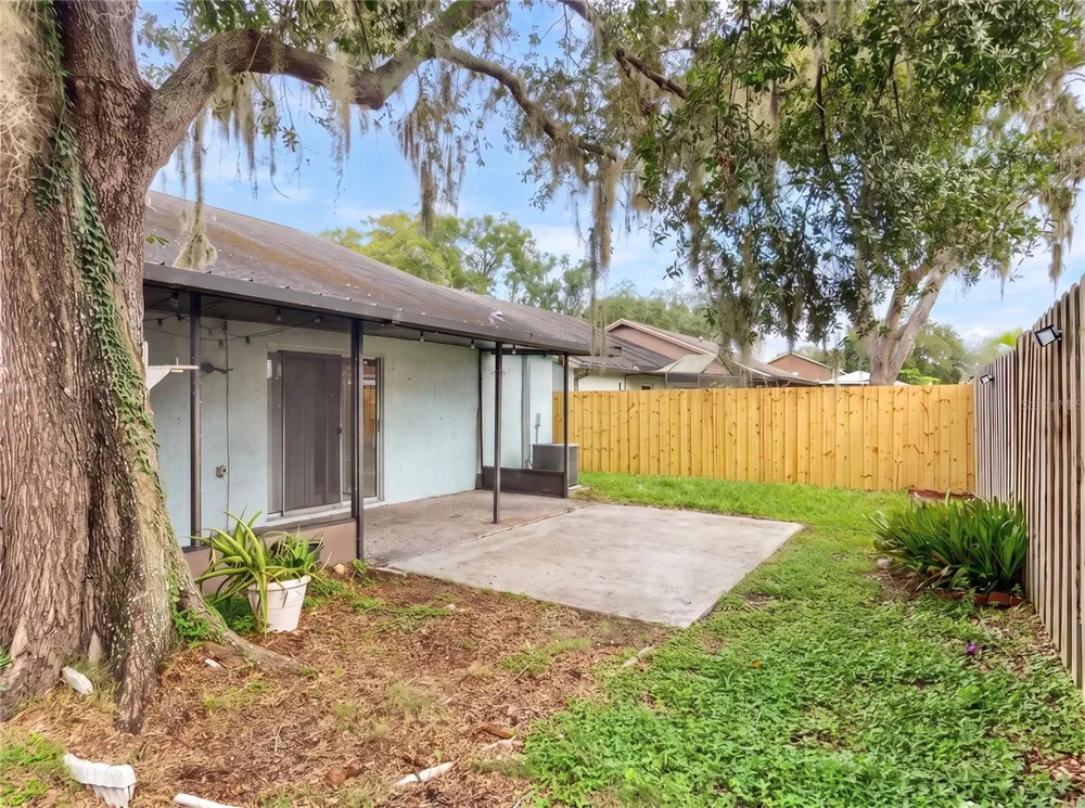9823 SIR FREDERICK STREET Tampa, FL 33637