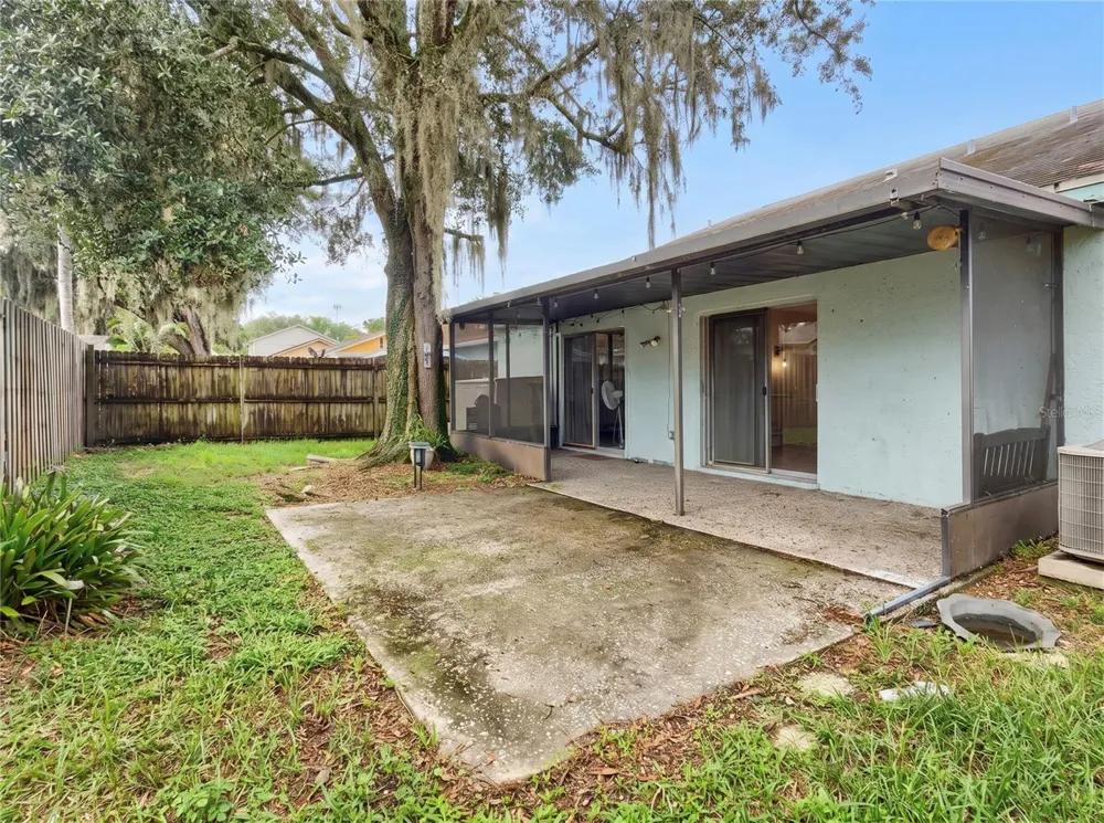 9823 SIR FREDERICK STREET Tampa, FL 33637