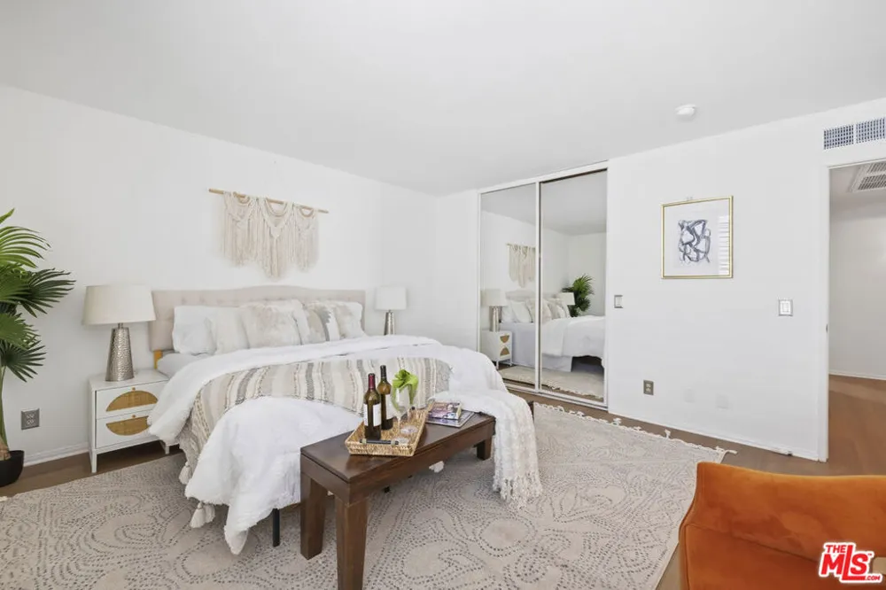 4164 Tujunga Avenue #103 Studio City, CA 91604