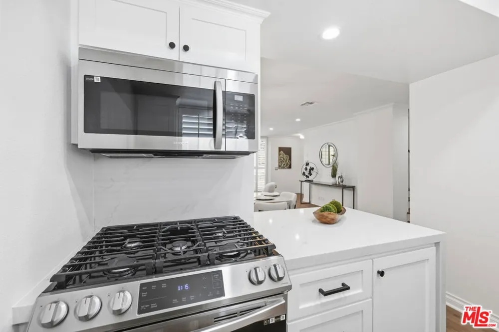 4164 Tujunga Avenue #103 Studio City, CA 91604
