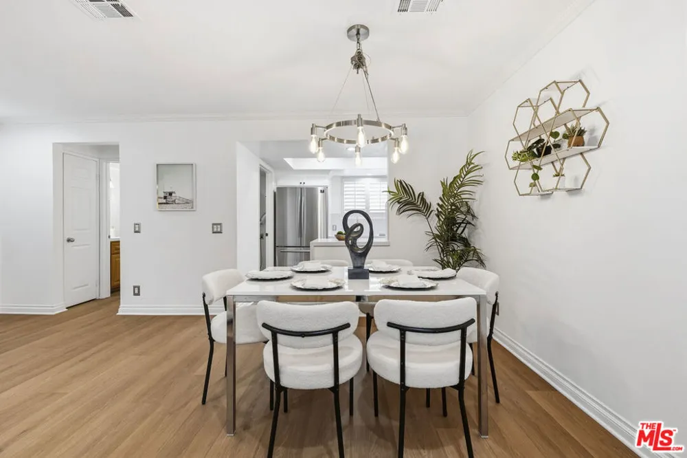 4164 Tujunga Avenue #103 Studio City, CA 91604