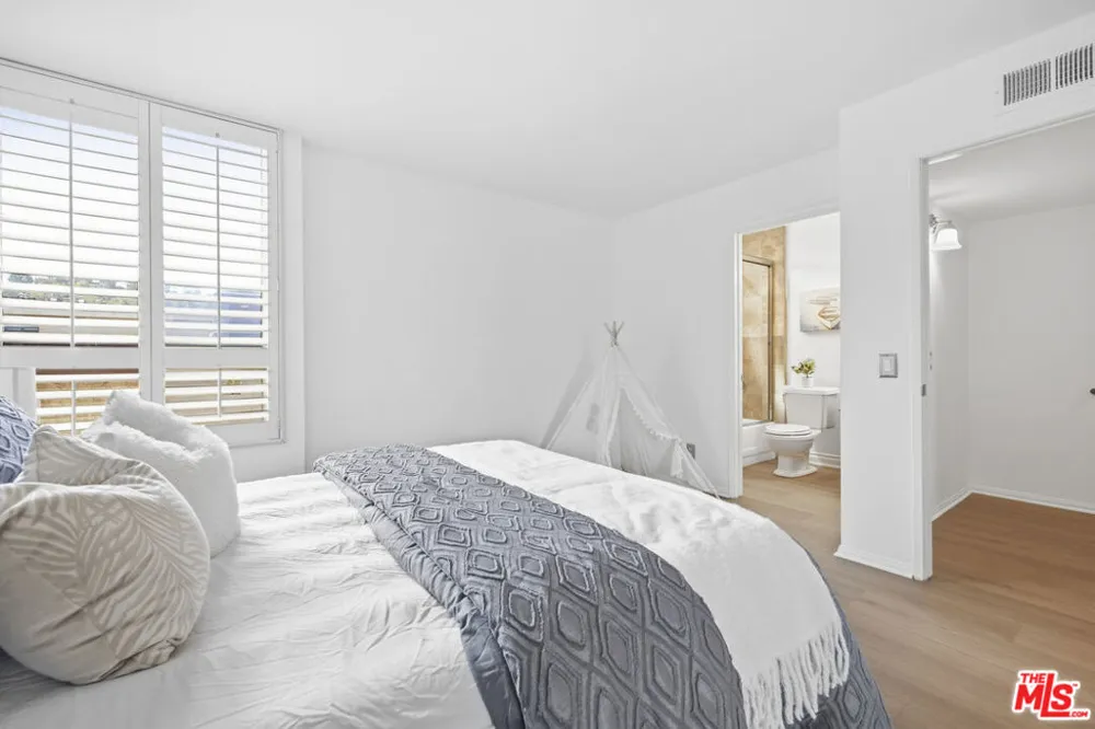 4164 Tujunga Avenue #103 Studio City, CA 91604
