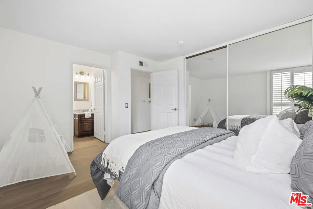4164 Tujunga Avenue #103 Studio City, CA 91604