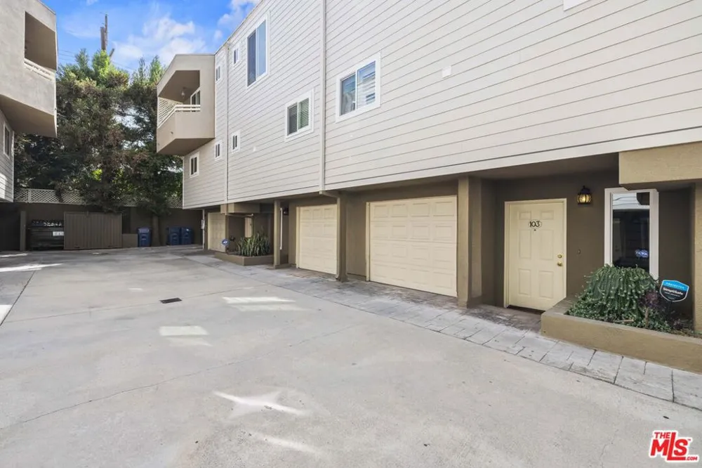 4164 Tujunga Avenue #103 Studio City, CA 91604