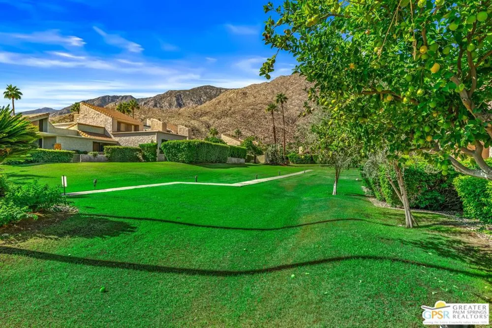 215 Calle Bravo Palm Springs, CA 92264