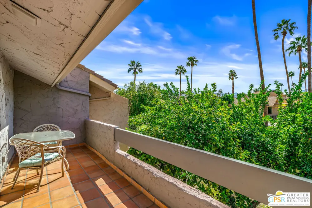 215 Calle Bravo Palm Springs, CA 92264