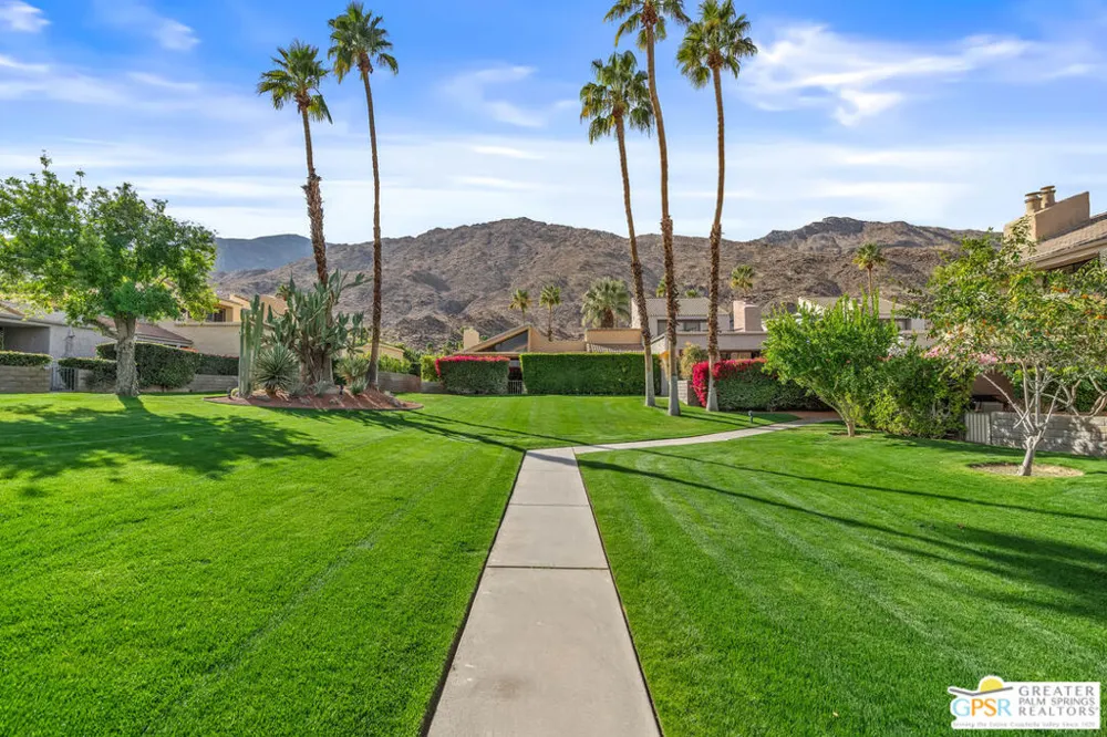 215 Calle Bravo Palm Springs, CA 92264