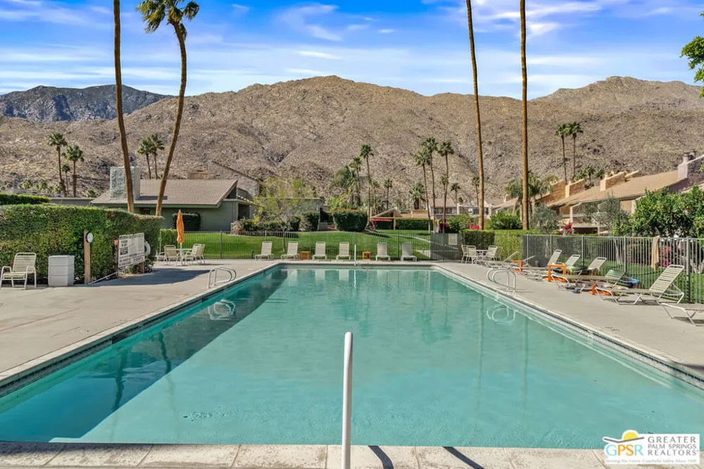 215 Calle Bravo Palm Springs, CA 92264