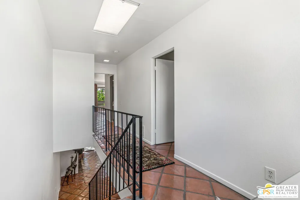 215 Calle Bravo Palm Springs, CA 92264