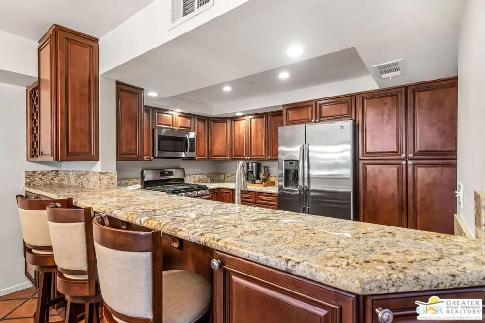 215 Calle Bravo Palm Springs, CA 92264