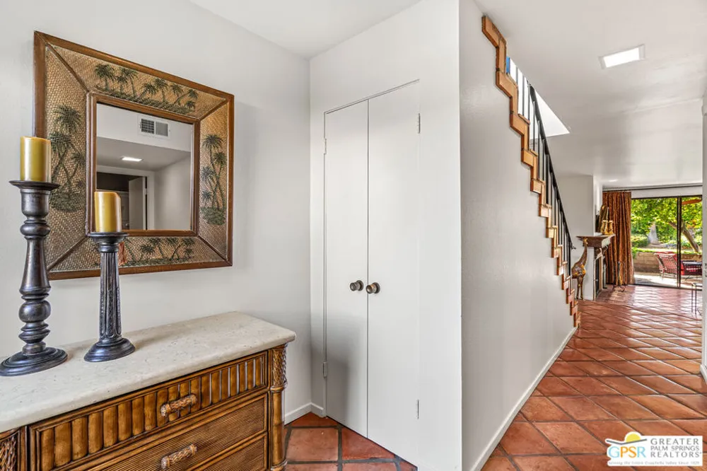 215 Calle Bravo Palm Springs, CA 92264