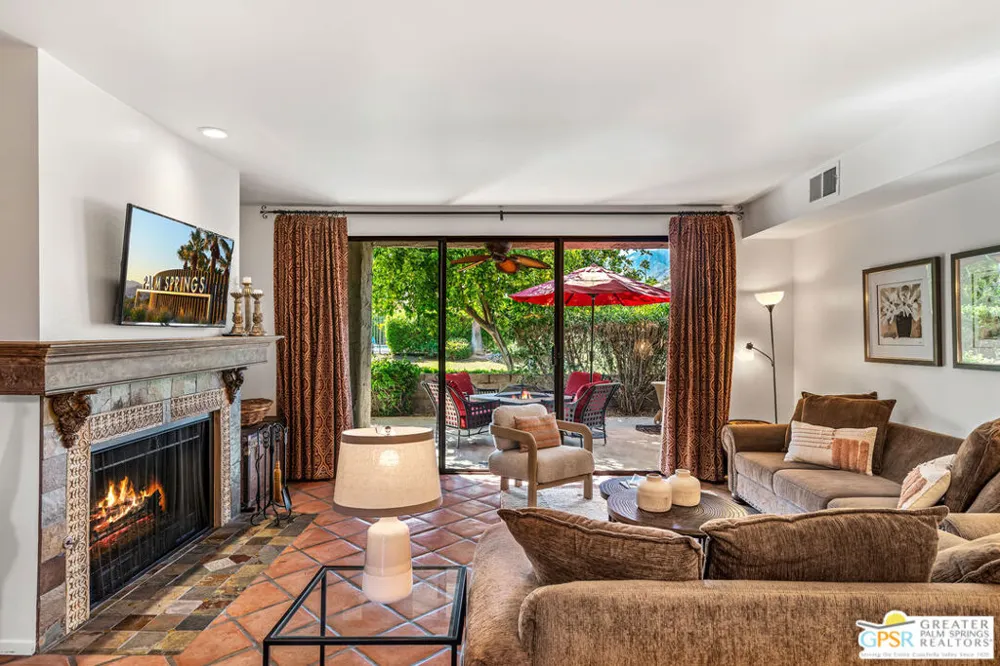 215 Calle Bravo Palm Springs, CA 92264