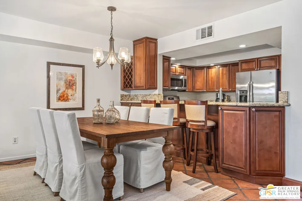 215 Calle Bravo Palm Springs, CA 92264