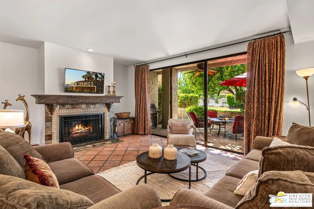 215 Calle Bravo Palm Springs, CA 92264
