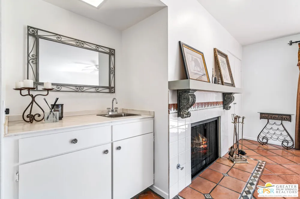 215 Calle Bravo Palm Springs, CA 92264