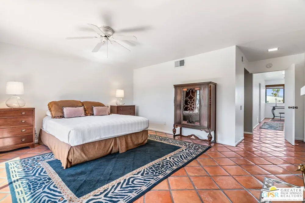 215 Calle Bravo Palm Springs, CA 92264