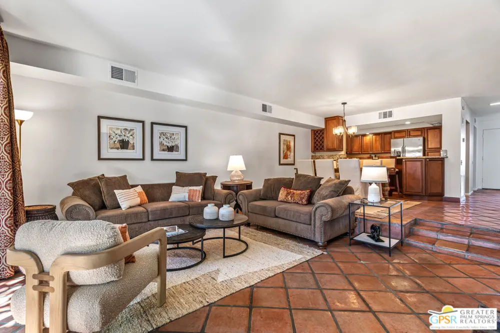 215 Calle Bravo Palm Springs, CA 92264