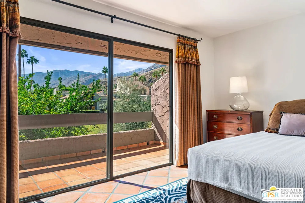 215 Calle Bravo Palm Springs, CA 92264