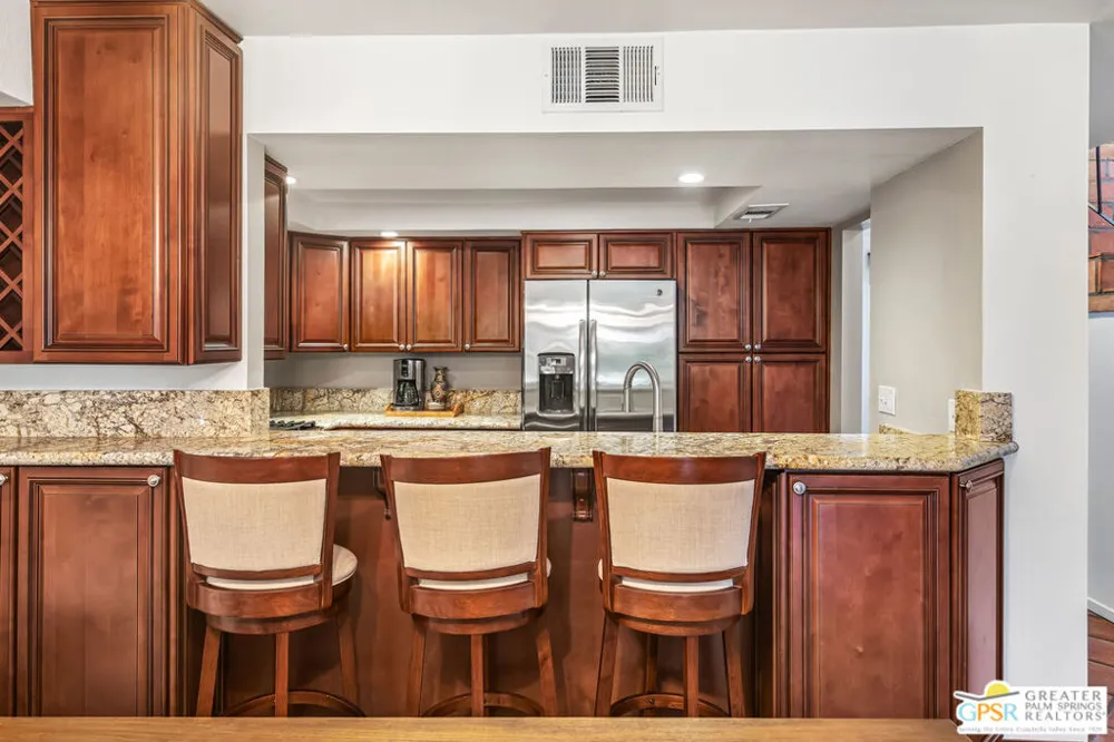 215 Calle Bravo Palm Springs, CA 92264