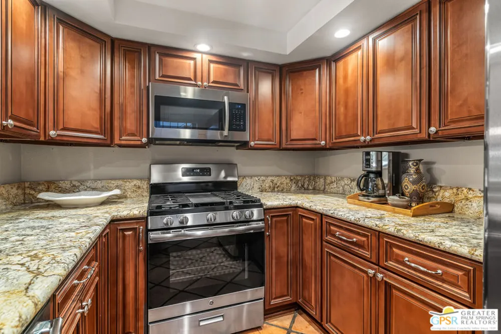 215 Calle Bravo Palm Springs, CA 92264