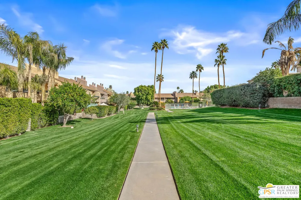 215 Calle Bravo Palm Springs, CA 92264