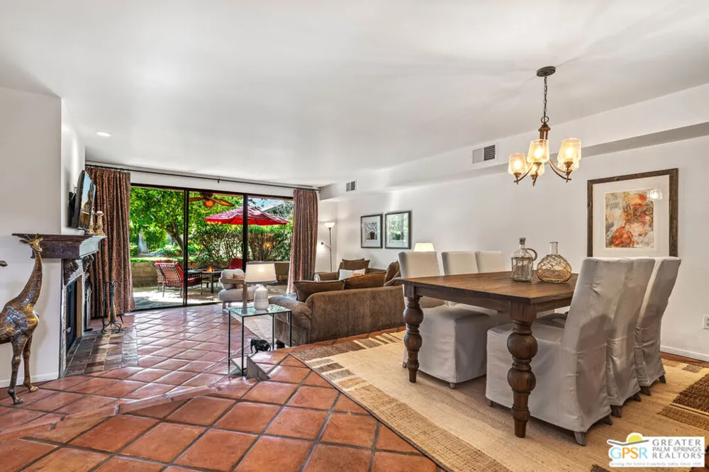 215 Calle Bravo Palm Springs, CA 92264