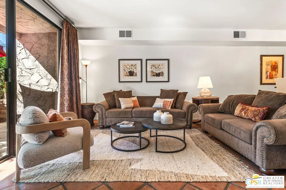 215 Calle Bravo Palm Springs, CA 92264
