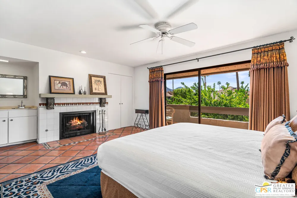 215 Calle Bravo Palm Springs, CA 92264