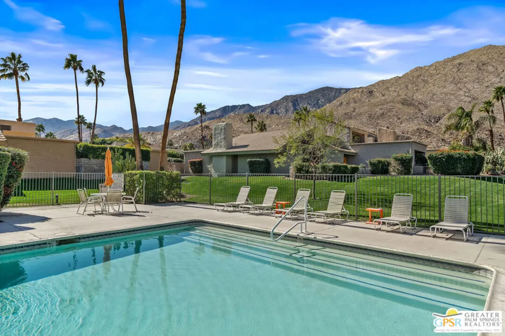 215 Calle Bravo Palm Springs, CA 92264