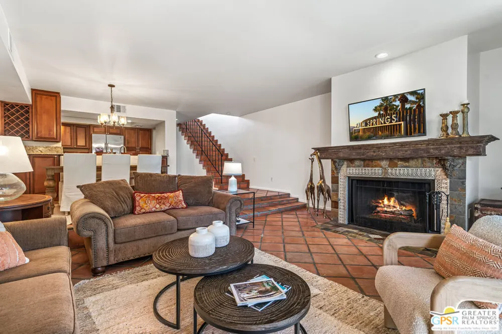 215 Calle Bravo Palm Springs, CA 92264