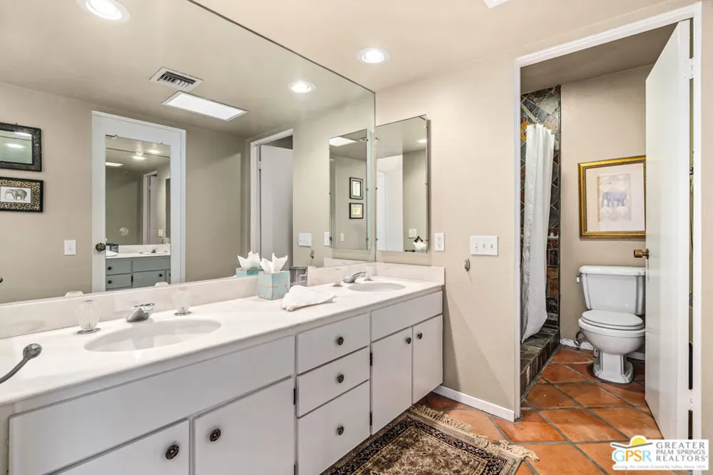 215 Calle Bravo Palm Springs, CA 92264